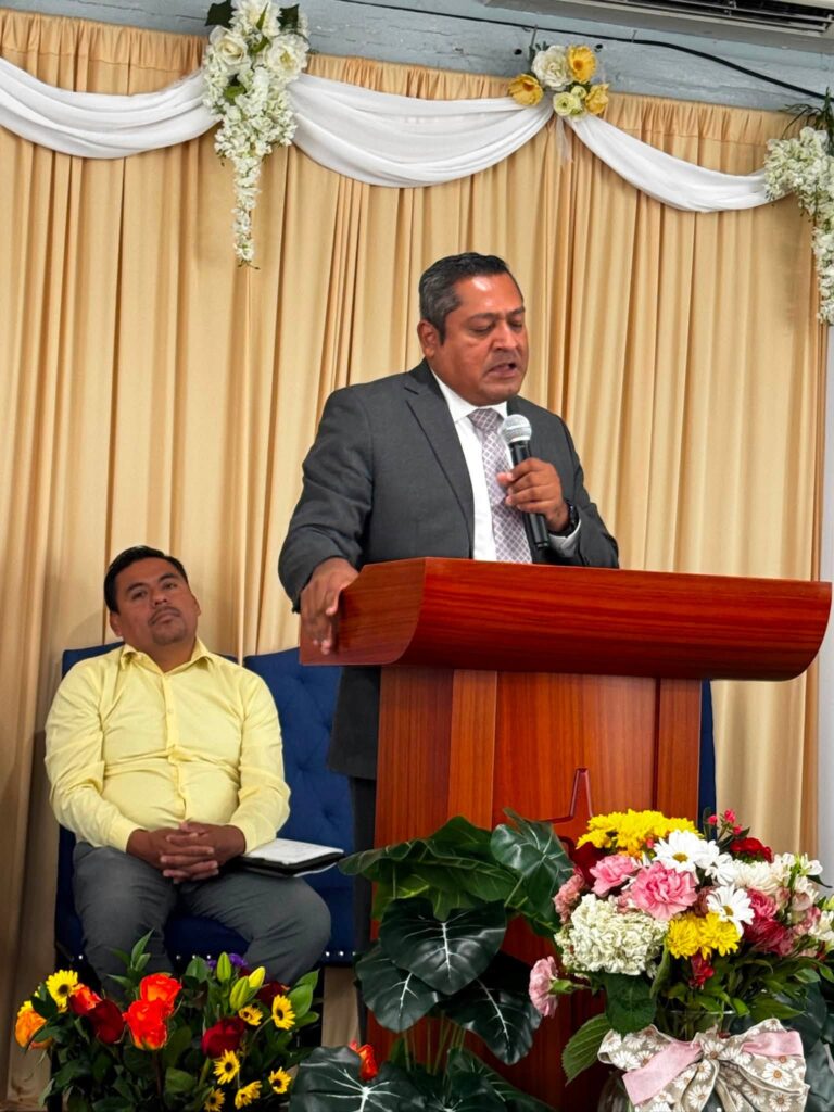 Presentación de pastor para las iglesias de Enterprise y Dothan presentación pr lache agosto15 004