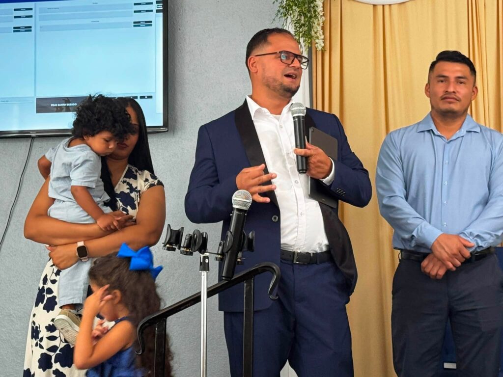 Presentación de pastor para las iglesias de Enterprise y Dothan presentación pr lache agosto15 006