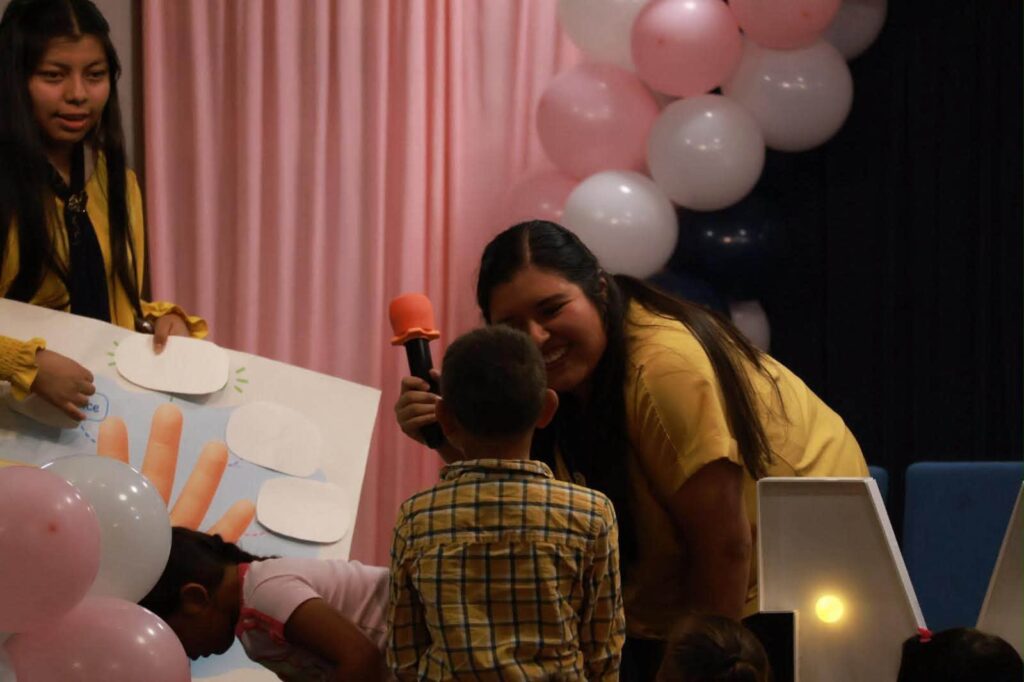 High Five con Dios: niños conectados con el Cielo en Laurel Bethel laurel bethel min infantil 001