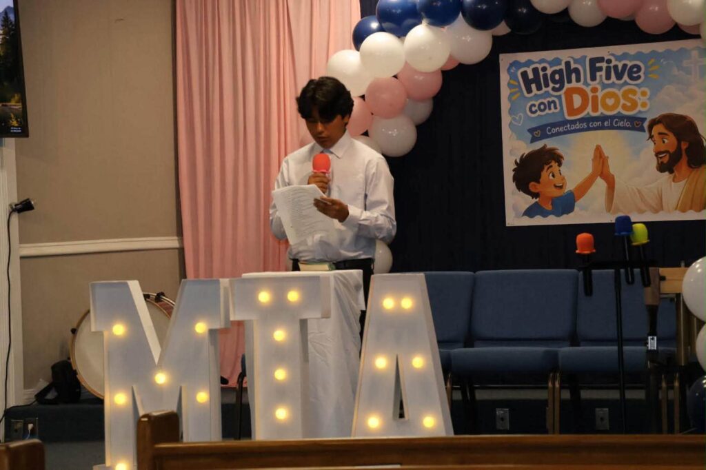 High Five con Dios: niños conectados con el Cielo en Laurel Bethel laurel bethel min infantil 002