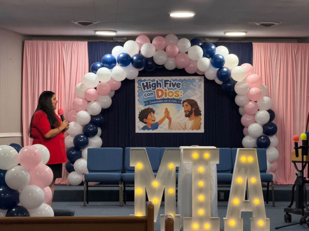 High Five con Dios: niños conectados con el Cielo en Laurel Bethel laurel bethel min infantil 003
