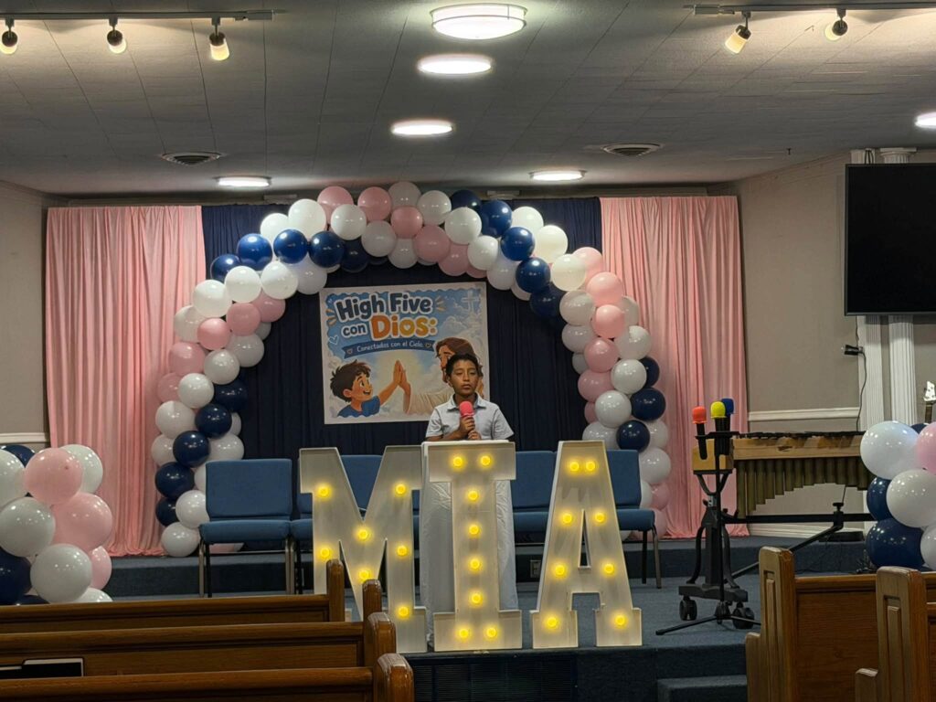 High Five con Dios: niños conectados con el Cielo en Laurel Bethel laurel bethel min infantil 004