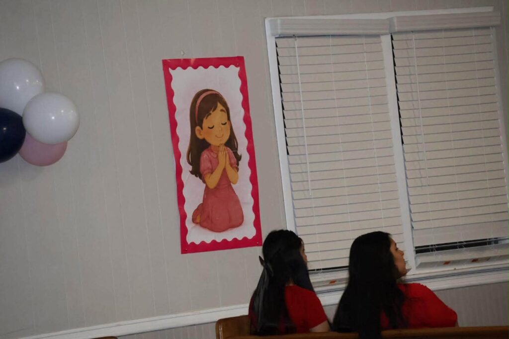 High Five con Dios: niños conectados con el Cielo en Laurel Bethel laurel bethel min infantil 009