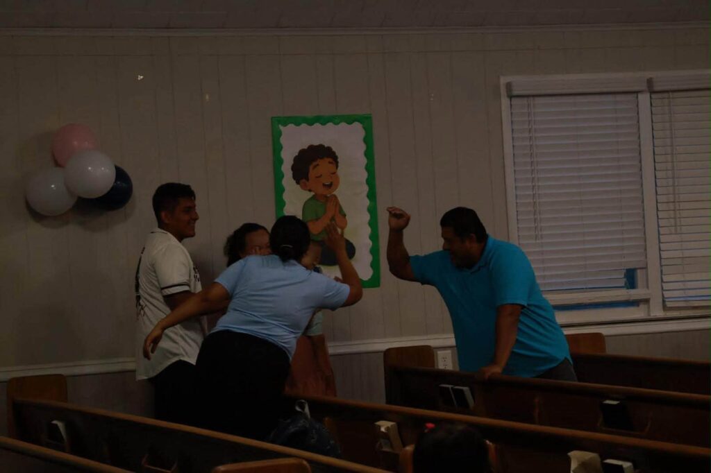 High Five con Dios: niños conectados con el Cielo en Laurel Bethel laurel bethel min infantil 011